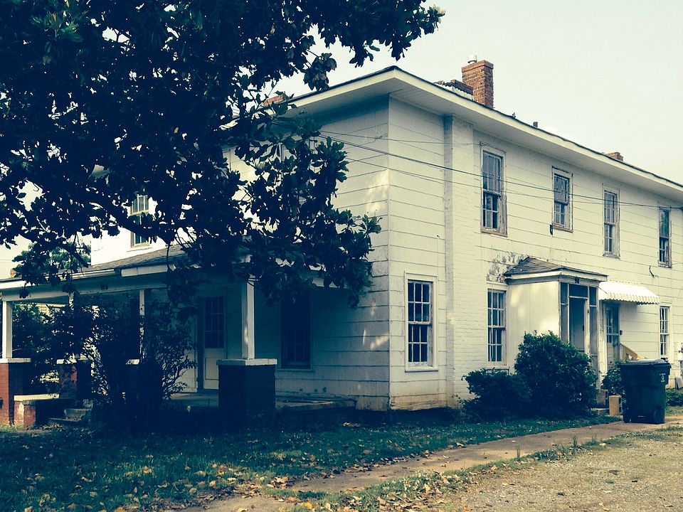 2nd image of 920 S Beaumont Ave