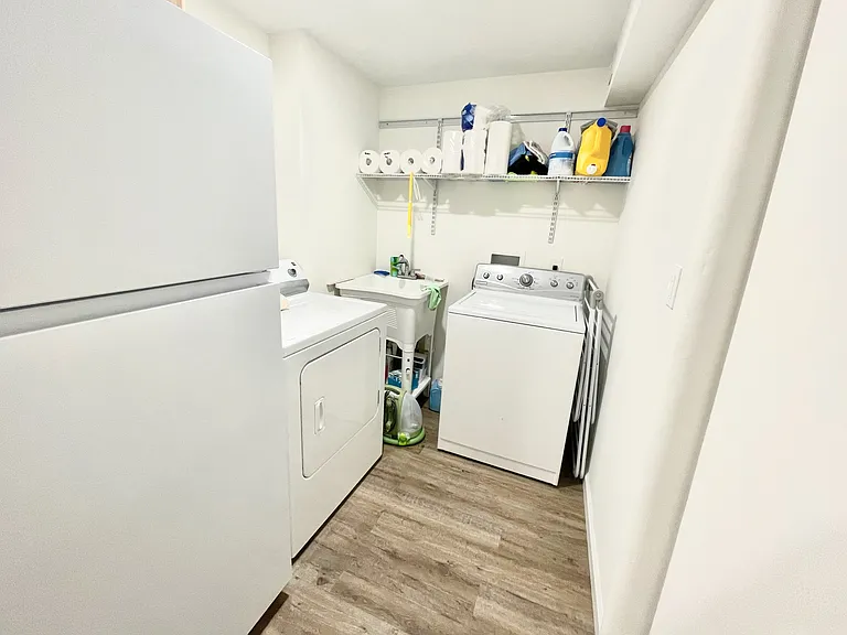 240 Wardwell St #17 — Photo 19
