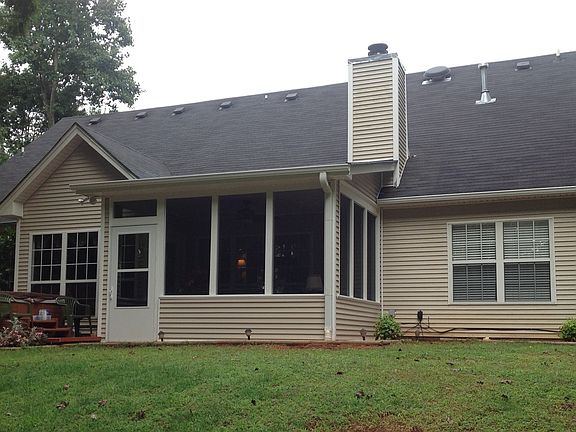 Enclosed insulated patio
