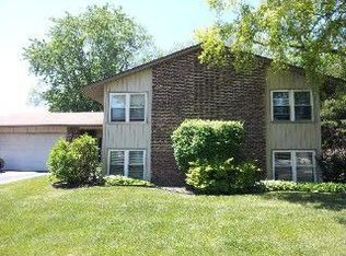 1499 Haise Ln, Elk Grove Village, IL 60007