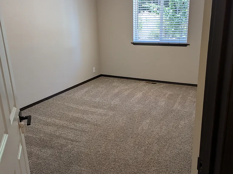 1025 Loganberry Ln — Photo 9