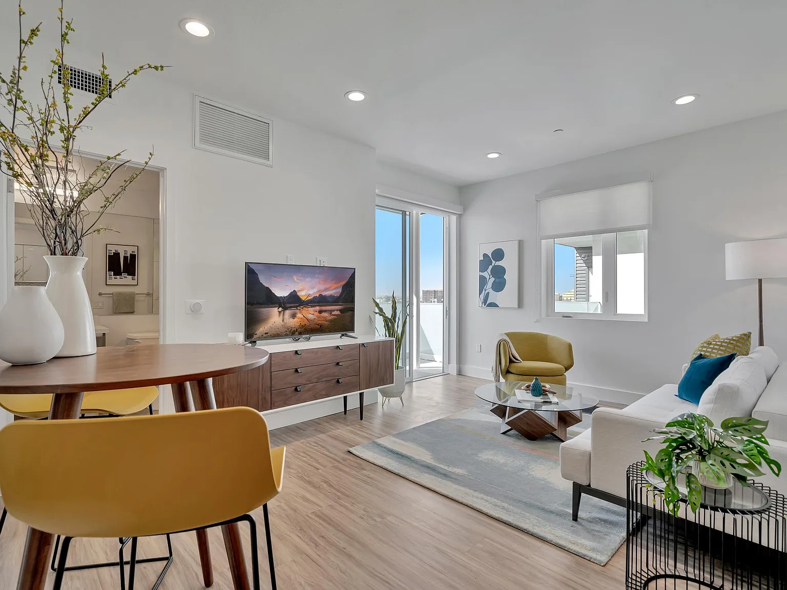 RBM Motor Tabor Apartments — Photo 3