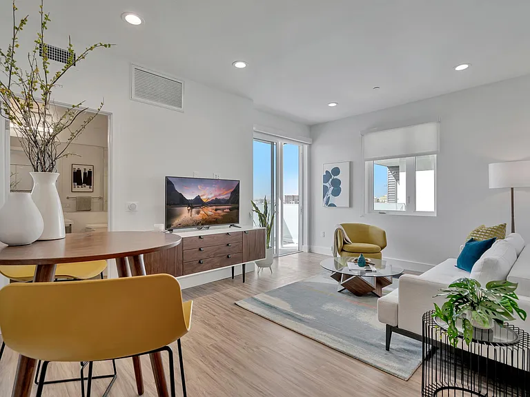 Motor & Tabor Apartments — Photo 3