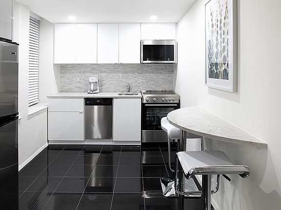 5th image of 150 W 51st St APT 1727