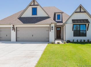 7211 E Queens Pl, Broken Arrow, OK 74014
