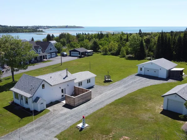 7 Hurricane Ln, Eastern Passage, NS B3G 1S3