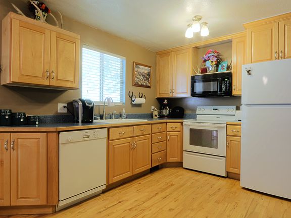 5th image of 3008 S Breeze Dr