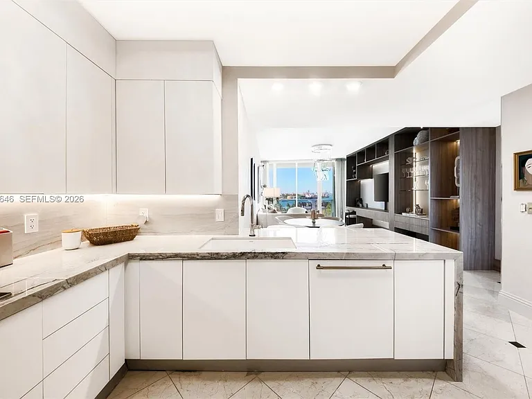 100 S Pointe Dr #702 — Photo 10