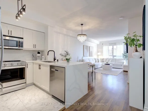 9225 Jane St #1502, Vaughan, ON L6A 0J7