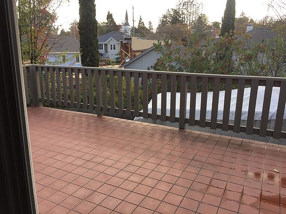 4th image of 819 Highland Ave
