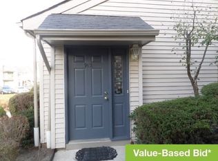 912 Harbour Club Dr, Parlin, NJ 08859
