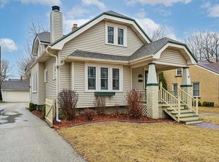 4829 N Idlewild Ave, Whitefish Bay, WI 53217