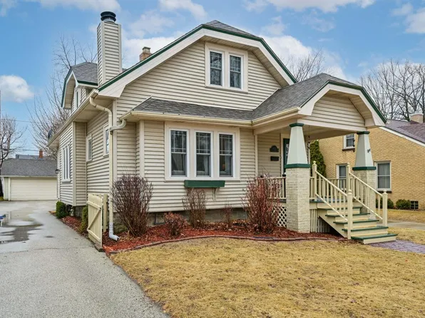 4829 North Idlewild AVENUE, Whitefish Bay, WI 53217