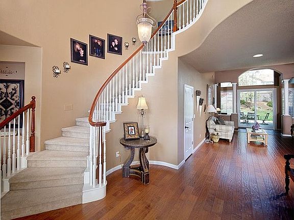 4th image of 623 Armsmere Pl