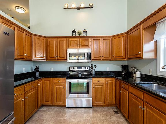 3rd image of 441 Diana Ct