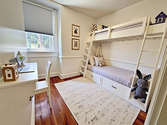 4th image of 702 W King St APT 3
