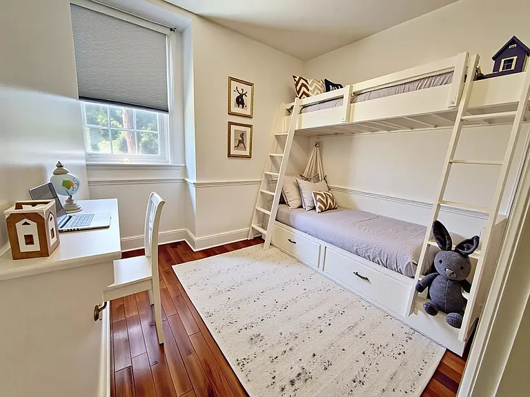 702 W King St-LDP — Photo 4