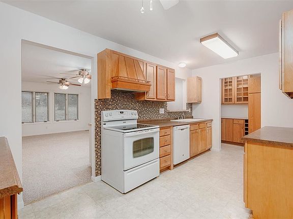 3rd image of 2191 Lone Wolf Dr