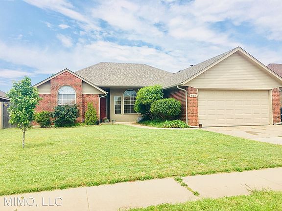 3rd image of 825 Glenwood Dr
