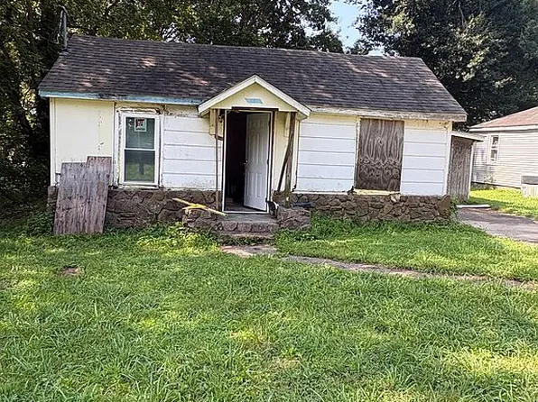 1301 W Harris St, Dyersburg, TN 38024