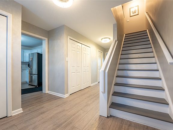 3rd image of 105 Merion Ct