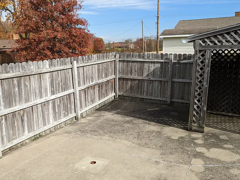 355 Avalon Dr — Photo 4