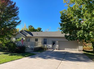 701 Lahti Dr, Hancock, MI 49930