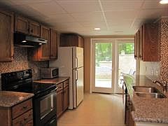 4th image of 106 Pondhaven Cir