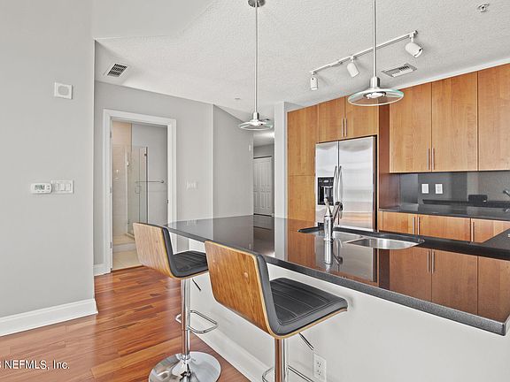 4th image of 1431 RIVERPLACE Boulevard #2101
