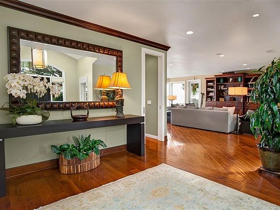 4th image of 1055 Havenhurst Dr