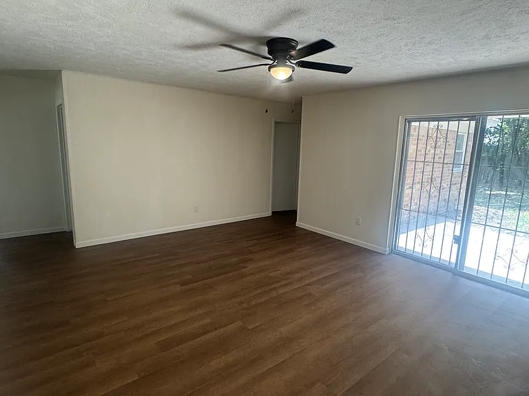 5637 Comer Dr — Photo 17