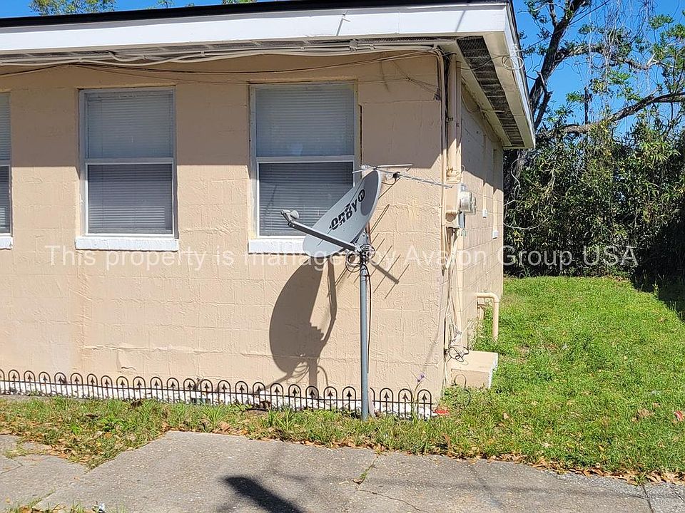 1st image of 745 Pippin St