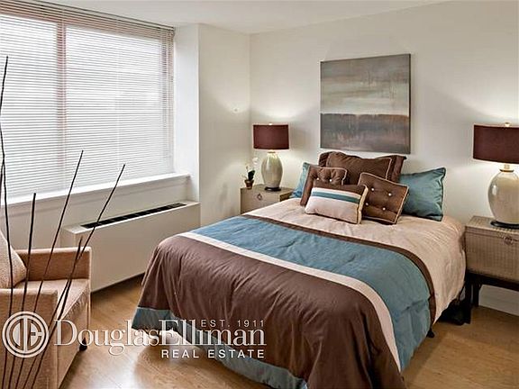2nd image of 116 John St APT 907