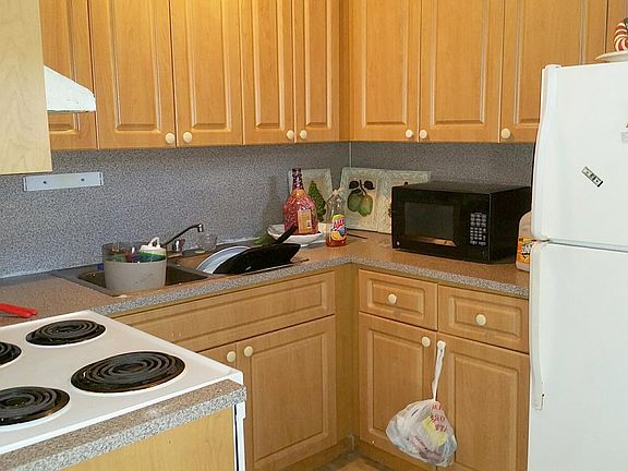 4th image of 236 SE 9th Ave #0