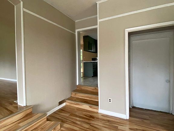 4th image of 6005 Santa Fe Dr
