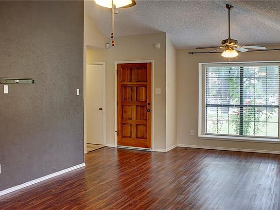4th image of 301 Ascot Dr