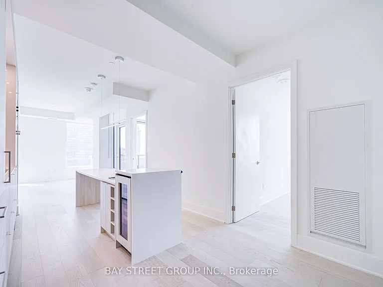 11 Yorkville Ave #2312 — Photo 10