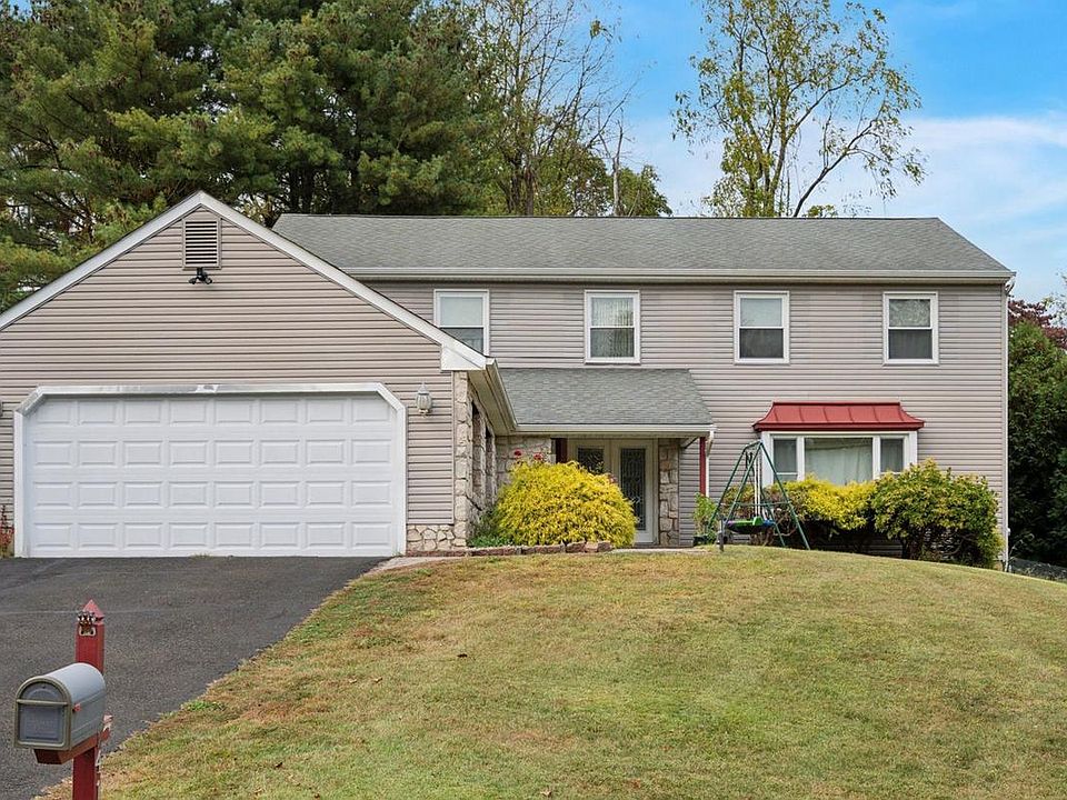 1st image of 415 Fox Hollow Dr