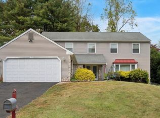 415 Fox Hollow Dr, Langhorne, PA 19053