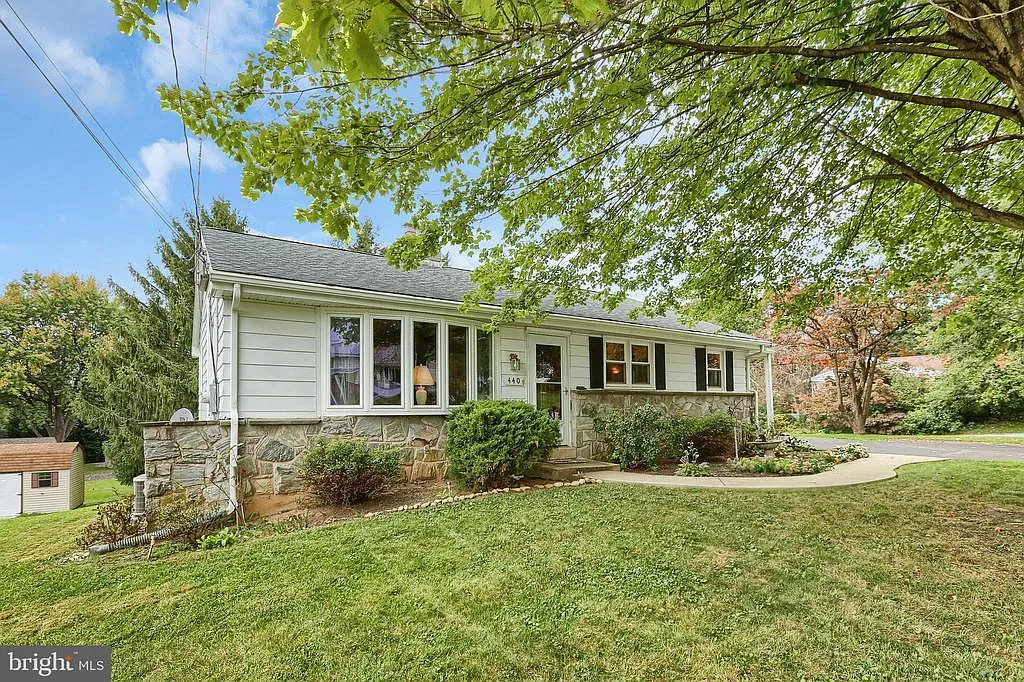 440 Longfellow Dr photo 1
