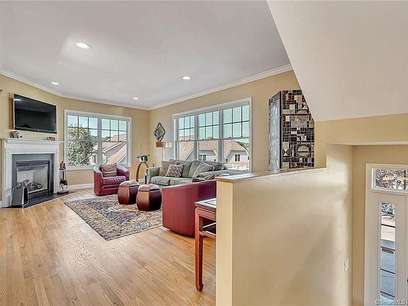 2nd image of 73 Boulevard Dr APT 2