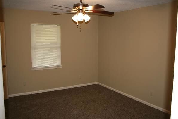 2nd image of 13 Oakcrest Trl NE #B