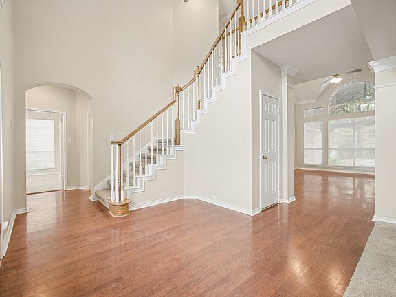 4th image of 1323 Edgewood Ct