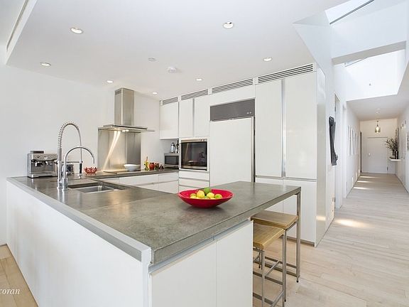 2nd image of 620 Broadway APT 6R
