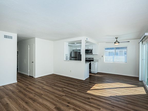 4th image of 806 Shelter Cove Way