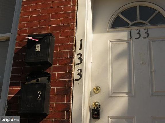 4th image of 133 W Airy St