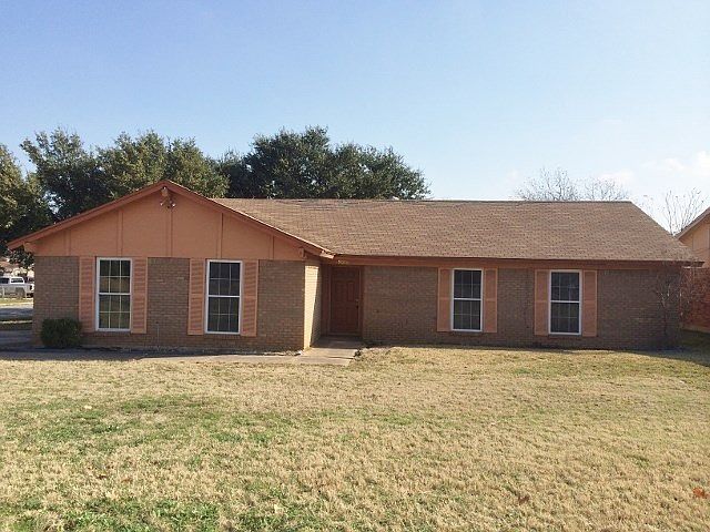 1st image of 829 Oakwood Ln