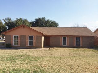 829 Oakwood Ln, Arlington, TX 76012