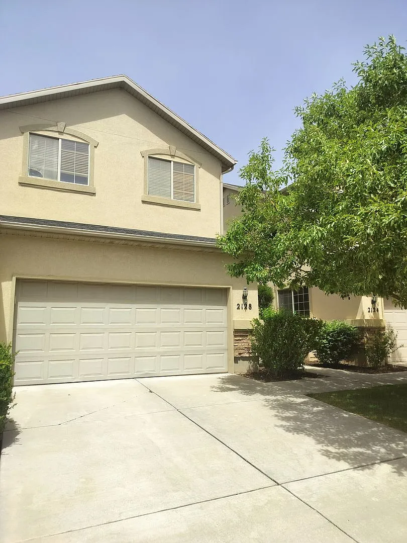 Modern 3 Bed 2.5 Bath Lehi Townhome Near Thanksgiving Point | 2-Car Garage — Photo 3
