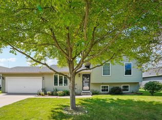 W201N16275 Ash Dr, Jackson, WI 53037